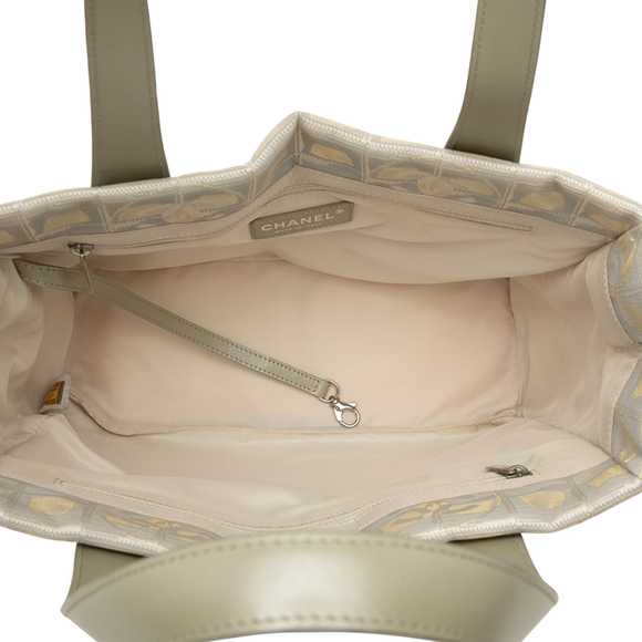 Pre-Loved Chanel New Travel Line Nylon Tote - Picture 4 of 8